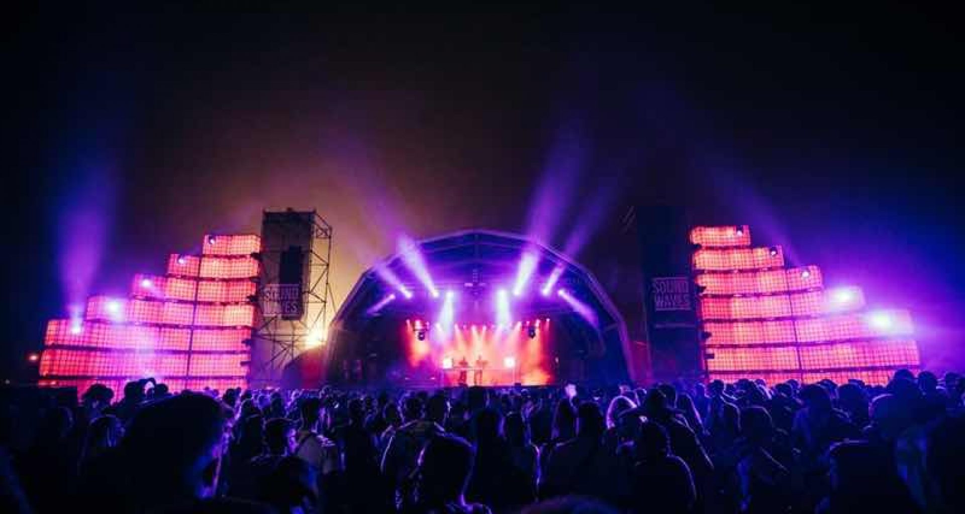 sound-waves-festival-stage-lights-show